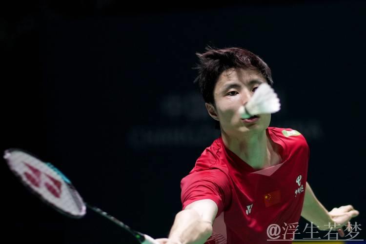 石宇奇逆袭王正行勇夺中国羽毛球公开赛男单桂冠