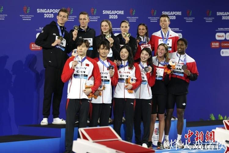游泳世锦赛:中国队摘得男女4x100米混合泳接力银牌 游泳世锦赛:中国队摘得男女4x100米混合泳接力银牌