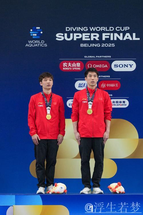 郑九源携手胡宇康勇夺男子双人3米板金牌 郑九源携手胡宇康勇夺男子双人3米板金牌