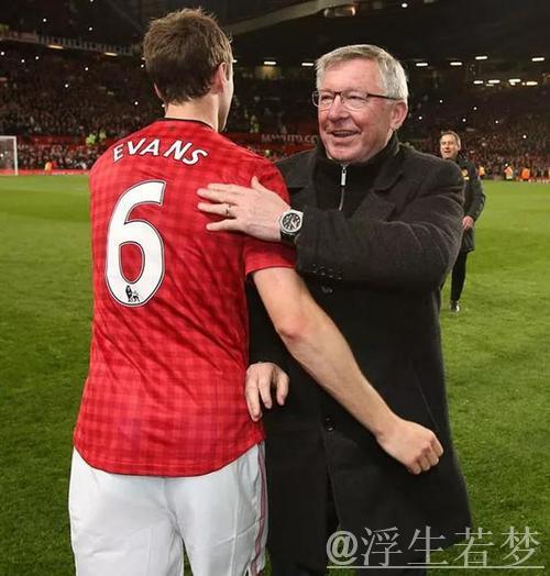 英超冠军阵容谢幕:37岁曼联老将退役,弗爵52年传奇终结 英超冠军阵容谢幕:37岁曼联老将退役,弗爵52年传奇终结